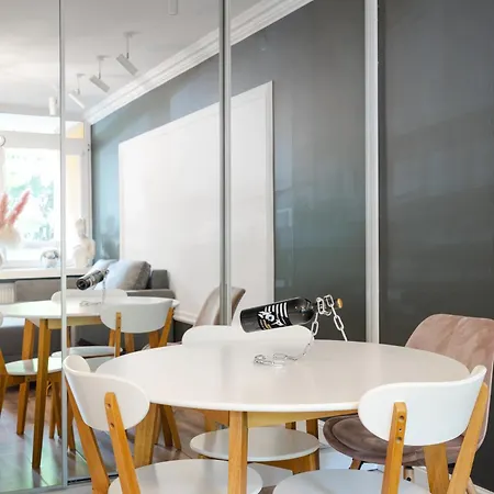 - Great Location - Cozy One Bedroom In - Solidarnosci 64 Апартаменты *