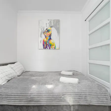 - Great Location - Cozy One Bedroom In - Solidarnosci 64 Apartamento Varsovia